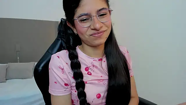 carlina 15 online show from November 11, 2025, 12:27 pm