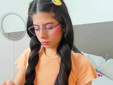 carlina 15 online show from April 8, 2026, 12:27 pm