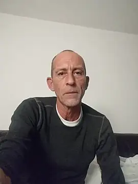 Snapshot of we_are_fucking_serious chatting on November 5, 2025, 2:33 am we are fucking serious online show from November 5, 2025, 2:33 am