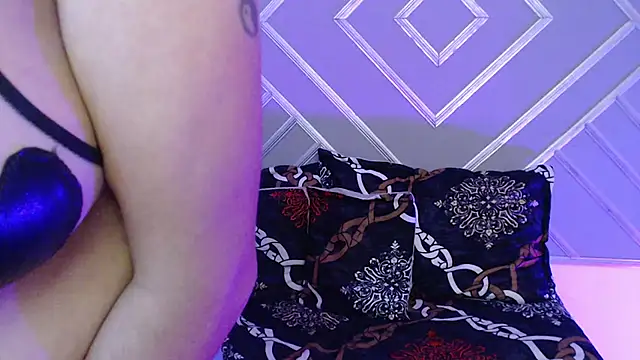 sashabluex online show from October 6, 2025, 9:51 am