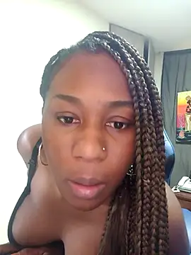 MONIQUE-LAMOUR online show from March 4, 2026, 12:22 pm