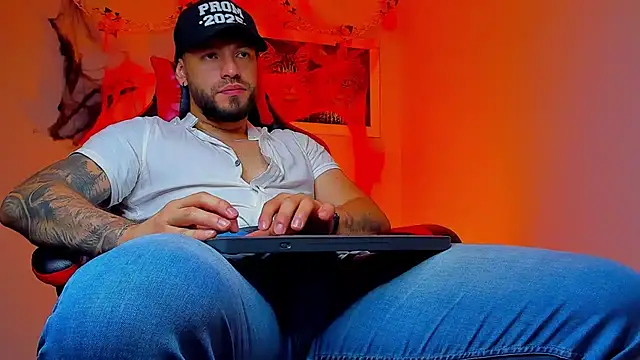 DIMITRI MASTEER online show from October 19, 2025, 9:48 pm