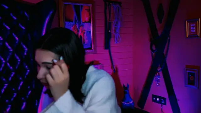 KimClarks  online show from October 15, 2025, 10:15 am