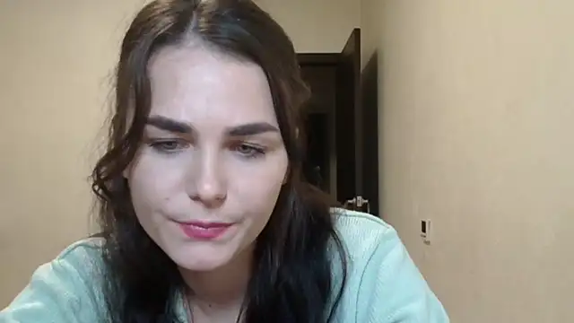 Silviaa a online show from November 12, 2025, 8:08 pm