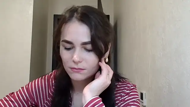 Silviaa a online show from December 15, 2025, 2:21 pm