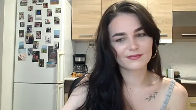 Silviaa a online show from December 19, 2025, 7:54 pm