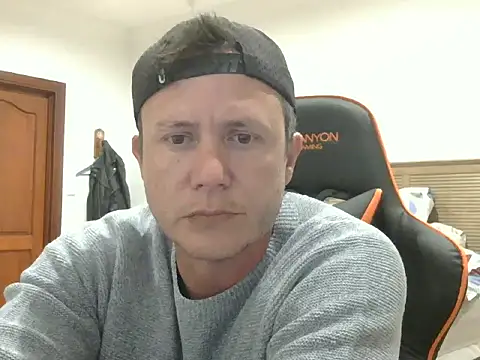Snapshot of TroyDieselXXX chatting on June 30, 2026, 6:09 pm TroyDieselXXX online show from June 30, 2026, 6:09 pm