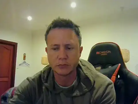 Snapshot of TroyDieselXXX chatting on July 21, 2026, 6:21 pm TroyDieselXXX online show from July 21, 2026, 6:21 pm