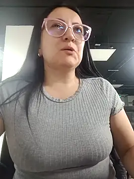 Snapshot of Romina693 chatting on September 29, 2025, 6:40 am Romina693 online show from September 29, 2025, 6:40 am