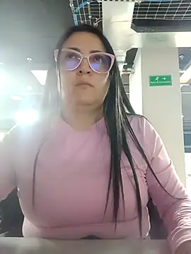 Snapshot of Romina693 chatting on October 6, 2025, 6:44 am Romina693 online show from October 6, 2025, 6:44 am