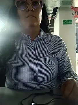 Snapshot of Romina693 chatting on October 22, 2025, 5:41 am Romina693 online show from October 22, 2025, 5:41 am