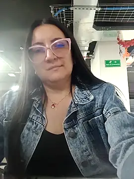 Snapshot of Romina693 chatting on November 3, 2025, 6:14 am Romina693 online show from November 3, 2025, 6:14 am