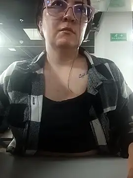 Snapshot of Romina693 chatting on November 9, 2025, 6:33 am Romina693 online show from November 9, 2025, 6:33 am