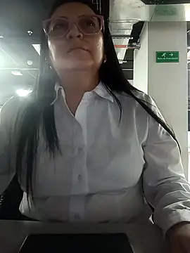 Snapshot of Romina693 chatting on November 11, 2025, 6:46 am Romina693 online show from November 11, 2025, 6:46 am