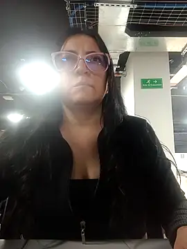 Snapshot of Romina693 chatting on November 17, 2025, 6:30 am Romina693 online show from November 17, 2025, 6:30 am