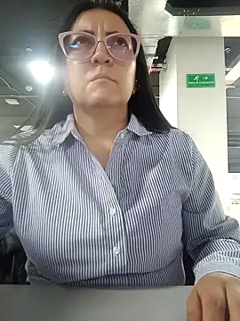 Snapshot of Romina693 chatting on November 19, 2025, 6:13 am Romina693 online show from November 19, 2025, 6:13 am