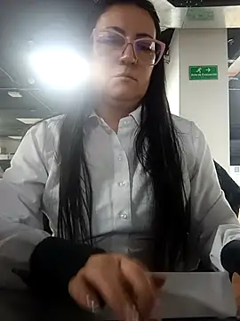 Snapshot of Romina693 chatting on November 21, 2025, 6:23 am Romina693 online show from November 21, 2025, 6:23 am