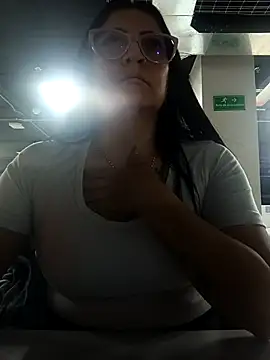 Snapshot of Romina693 chatting on November 23, 2025, 6:13 am Romina693 online show from November 23, 2025, 6:13 am