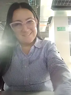 Snapshot of Romina693 chatting on December 3, 2025, 6:32 am Romina693 online show from December 3, 2025, 6:32 am