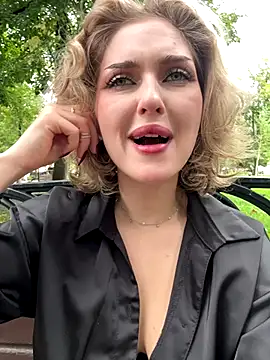 KellyKeler online show from September 11, 2025, 11:10 am