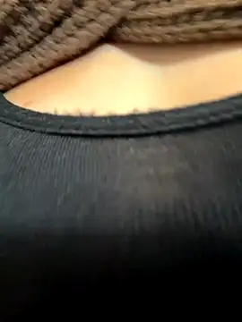 KellyKeler online show from October 9, 2025, 2:04 pm