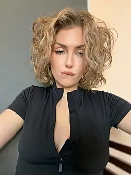 KellyKeler online show from October 28, 2025, 1:25 pm