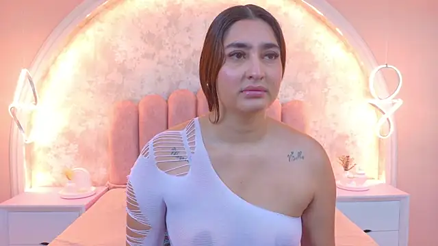 JasmineRhodes online show from October 28, 2025, 12:52 pm