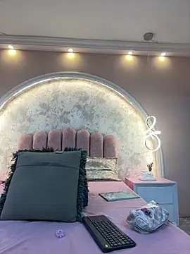 JasmineRhodes online show from April 20, 2026, 12:08 pm