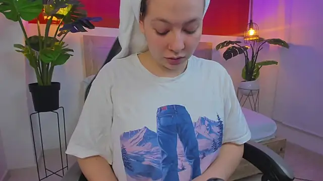 kitty sweeety  online show from February 3, 2026, 7:30 pm