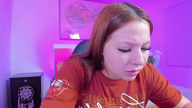 kitty sweeety  online show from April 21, 2026, 12:33 pm