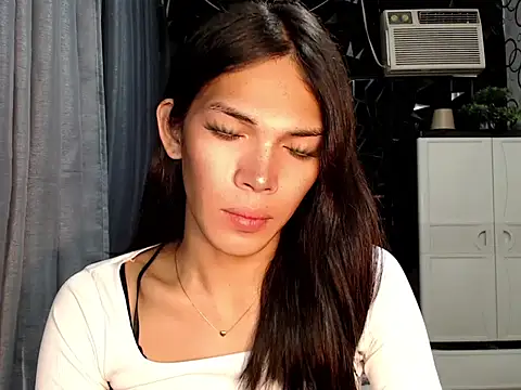 ladyhotcuming online show from June 15, 2026, 8:00 pm