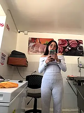 Michelle Zoe online show from September 22, 2025, 4:42 pm