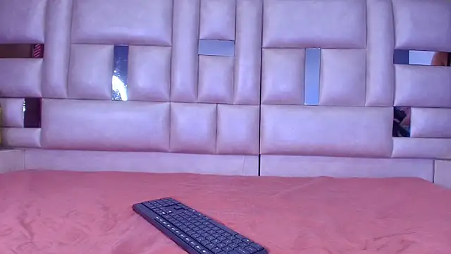 emmacurvy online show from September 13, 2025, 3:06 am