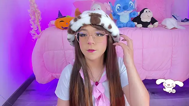 hannacutegod online show from December 15, 2025, 5:55 am