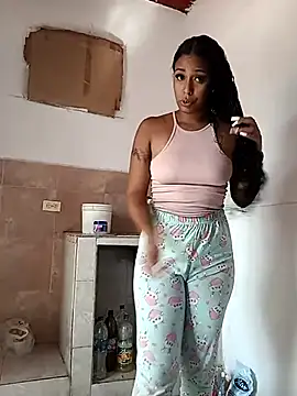 Fernanda30 online show from November 18, 2025, 2:43 pm