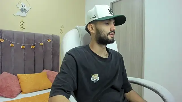 Ryan Jackson  online show from October 13, 2025, 10:43 pm