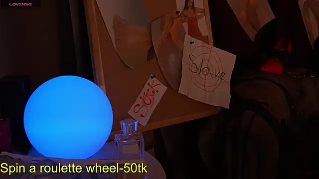 EmiliyaRoude online show from September 11, 2025, 1:22 pm