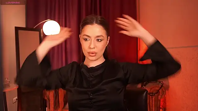 EmiliyaRoude online show from December 2, 2025, 1:05 pm