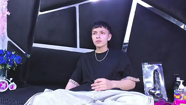 Megan Thompson  online show from December 19, 2025, 2:18 am