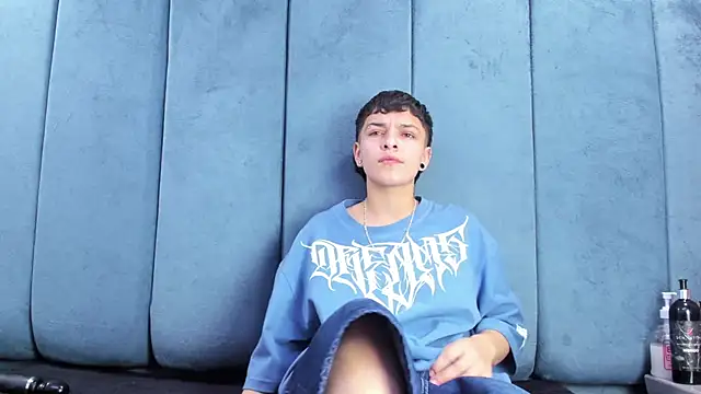 Megan Thompson  online show from March 29, 2026, 2:33 am