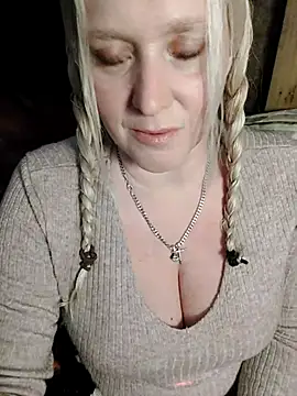 Bouncy-Bella28X online show from September 11, 2025, 1:22 pm