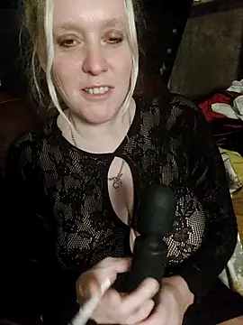 Bouncy-Bella28X online show from September 17, 2025, 9:49 pm