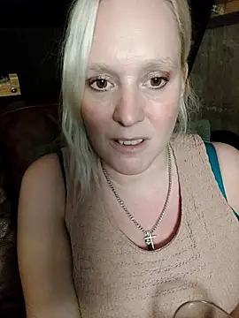 Bouncy-Bella28X online show from September 26, 2025, 9:41 pm