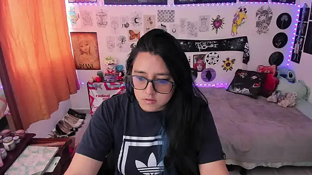 Cherry blush  online show from April 18, 2026, 8:31 pm