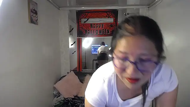 scarlett widow  online show from October 19, 2025, 2:56 am