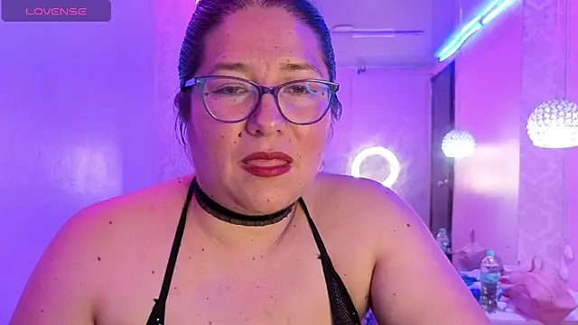 Snapshot of scarlett_widow_ chatting on May 27, 2026, 3:36 am scarlett widow online show from May 27, 2026, 3:36 am