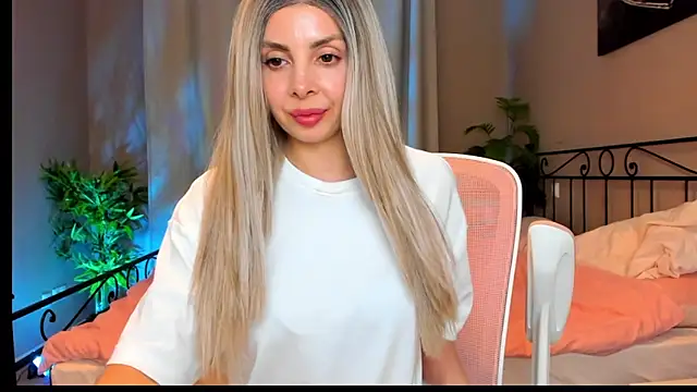 VelvetEliza online show from April 3, 2026, 8:18 pm