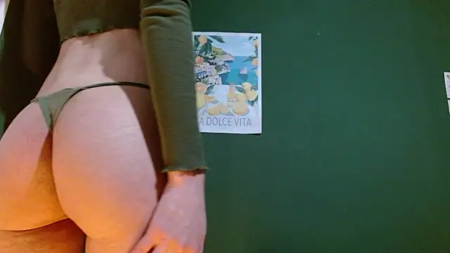 Roxiehood online show from March 10, 2026, 2:16 am