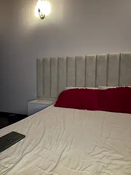 Mia Roswell online show from April 9, 2026, 2:44 am