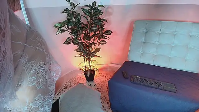 Snapshot of DivaFlamme chatting on February 17, 2026, 4:53 am DivaFlamme online show from February 17, 2026, 4:53 am